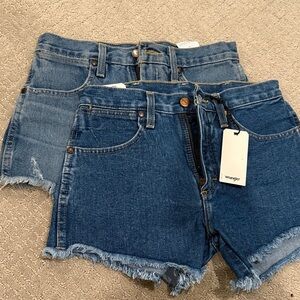 Wrangler Women’s Two-Tone Frayed Hem Denim Shorts - Blue